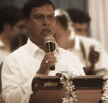 Aijaz Ahmed speaking at a community gathering